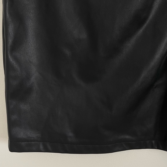Topshop Leather Look Side Twist Mini Skirt In Black Size 8 EUC - Picture 9 of 11